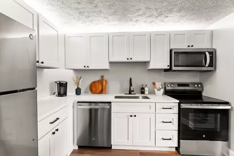 1120 Fox Hill Dr, Monroeville, PA 15146