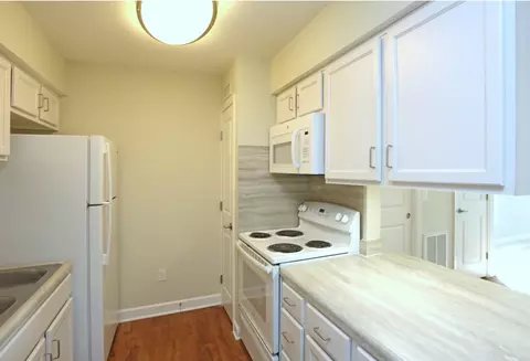 500 W Main St, Jamestown, NC 27282