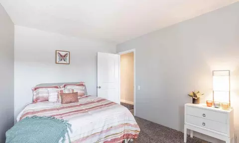 1915 S 44th St, Omaha, NE 68105