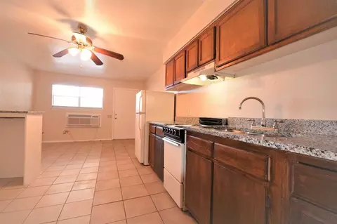 3016 E Abram St, Arlington, TX 76010