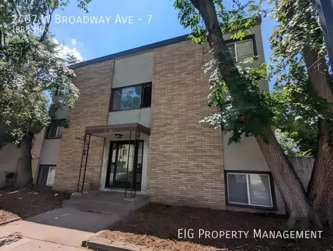 2407 W Broadway Ave, Minneapolis, MN 55411