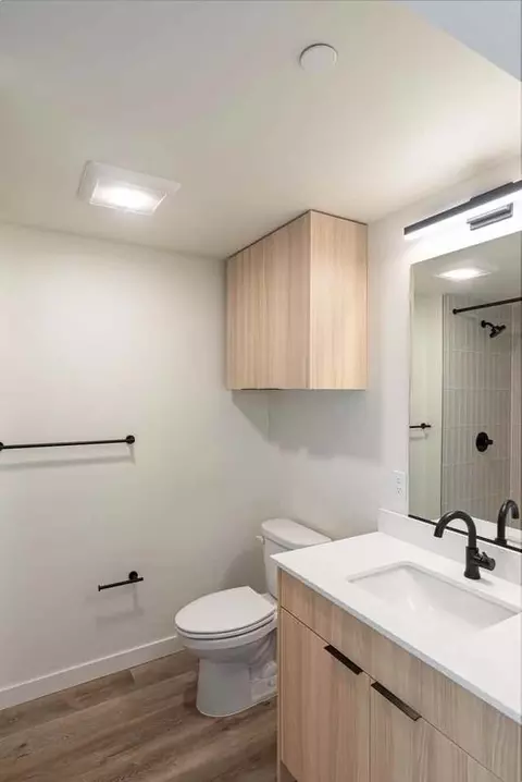 4205 SW Genesee St, Seattle, WA 98116