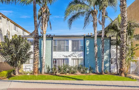 3520 Elm Ave, Long Beach, CA 90807