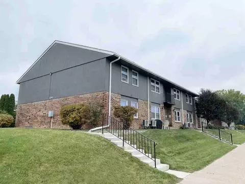 1041 State St, River Falls, WI 54022