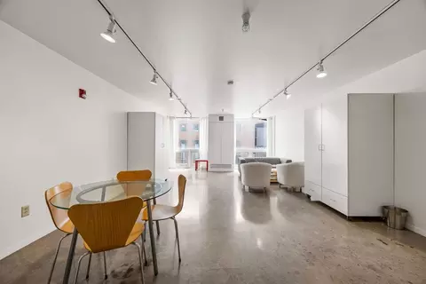 255 Iowa Ave, Iowa City, IA 52240