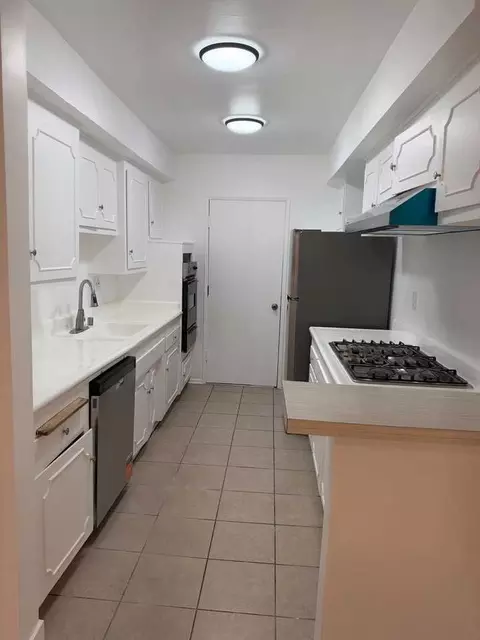5247 Corteen Pl, Valley Village, CA 91607