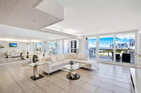 N Bayshore Dr, Miami, FL 33132