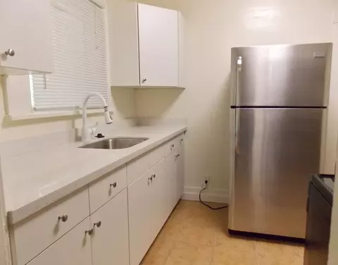 856 32nd St, Oakland, CA 94608