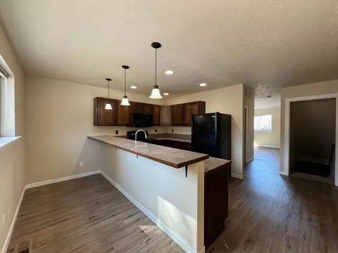 915 W Pirate Ln, Country Homes, WA 99218