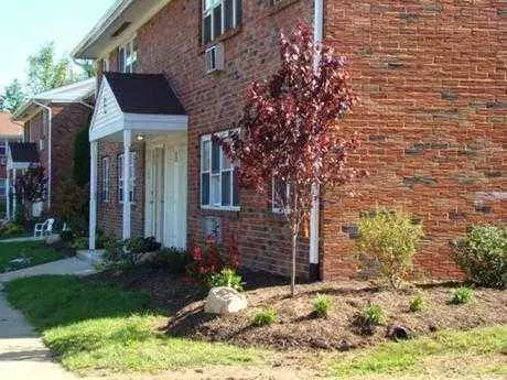 100 Lucas Dr, Bordentown, NJ 08505