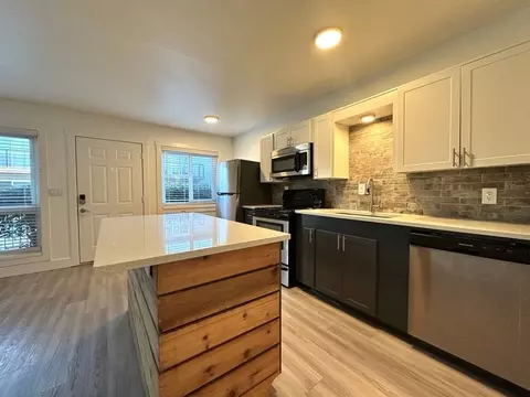 13555 SW Jenkins Rd, Cedar Hills, OR 97005