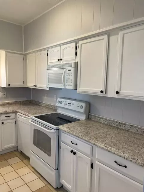 3559 Edwards Rd, Cincinnati, OH 45208