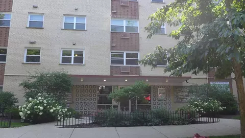 5633 N Winthrop Ave, Chicago, IL 60660