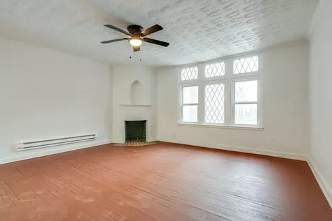 2828 S Moreland Blvd, Cleveland, OH 44120