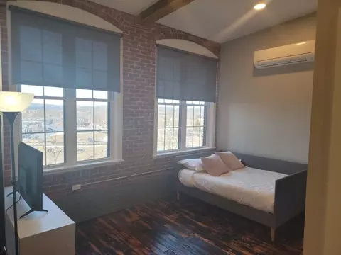 252 Willow St, Manchester, NH 03103