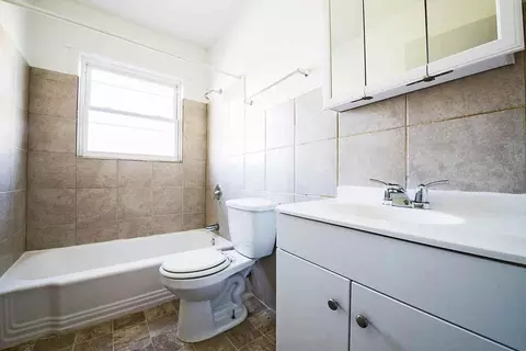 2041 E 75th St, Chicago, IL 60649 photo 2