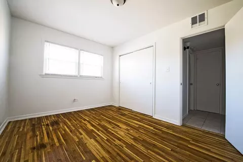 2041 E 75th St, Chicago, IL 60649 photo 4