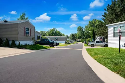 9395 River Dr, Linden, MI 48451 photo 2