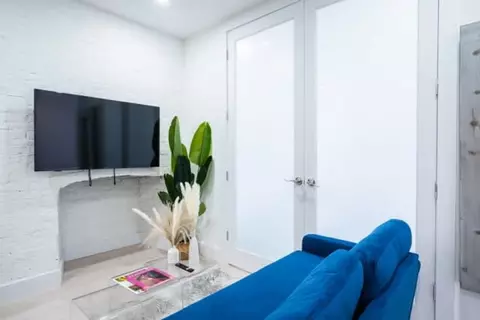 402 E 11th St, New York, NY 10009
