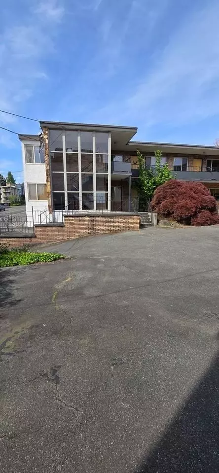 6530 24th Ave NW, Seattle, WA 98117