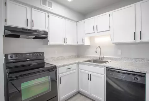 372 Beechmont Dr, Newport News, VA 23608