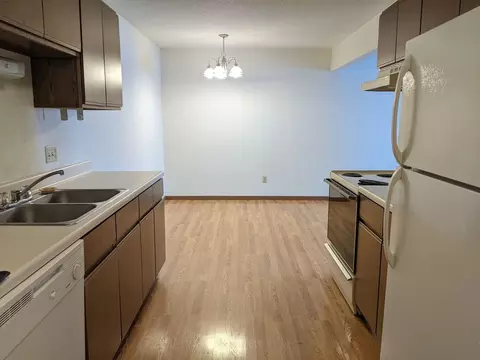 204 Garfield St SE, Warroad, MN 56763