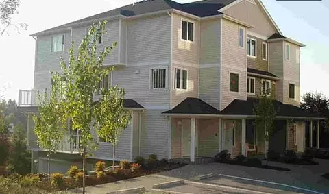 215 23rd Ave SW, Puyallup, WA 98371