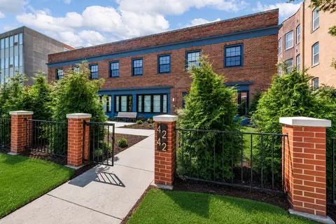 4242 Lindell Blvd, Saint Louis, MO 63108