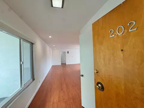 8555 Saturn St, Los Angeles, CA 90035