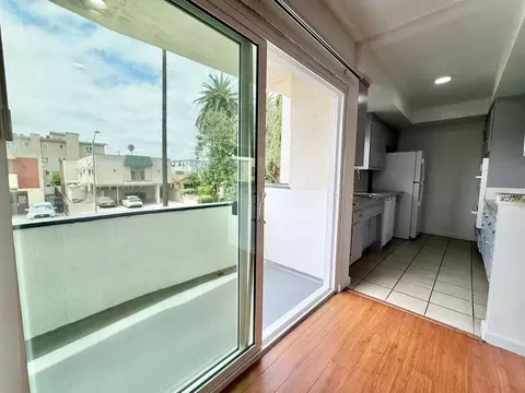8555 Saturn St, Los Angeles, CA 90035