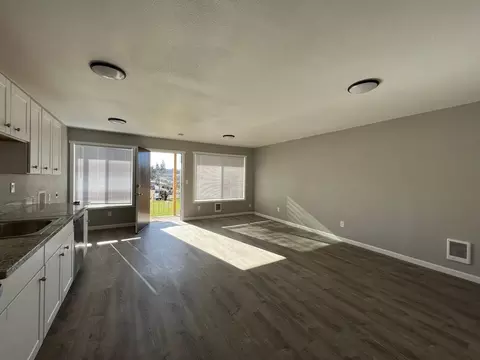303 SE 126th Ave, Portland, OR 97233