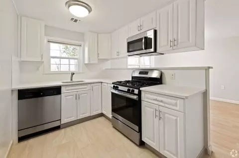 200 Bedford Rd, Woburn, MA 01801