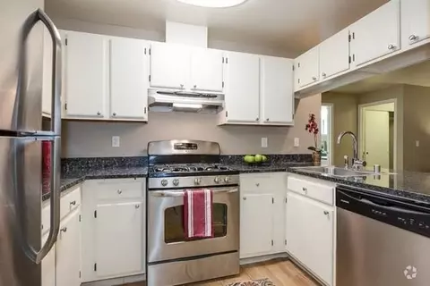 2425 Harbor Ave SW, Seattle, WA 98126 photo 2