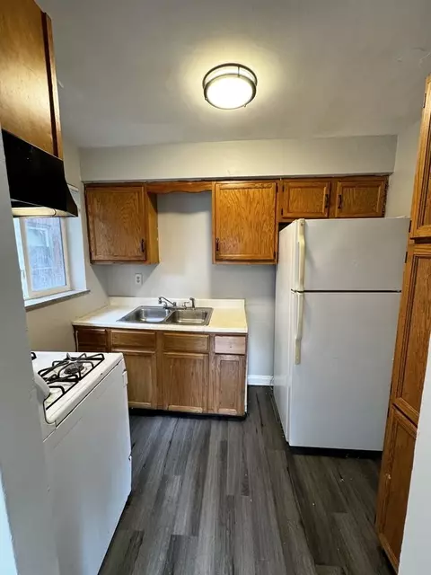 697 Greenwood Ave, Cincinnati, OH 45229