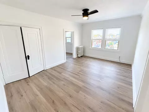 12463 Cedar Rd, Cleveland Heights, OH 44106