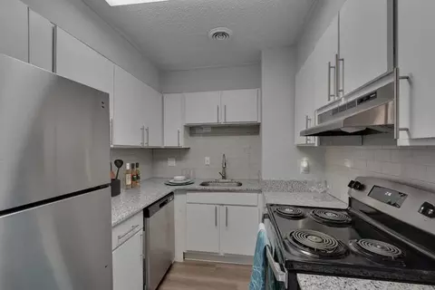 1900 Morningside Dr, Burlington, NC 27217 photo 2
