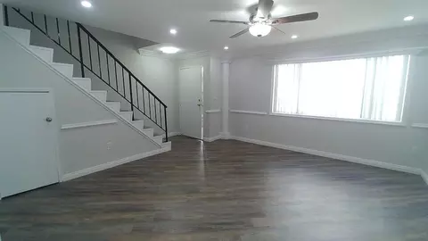 13805 Sherman Way, Los Angeles, CA 91405