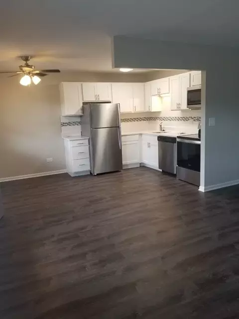 985 Grand Canyon Pkwy, Hoffman Estates, IL 60169
