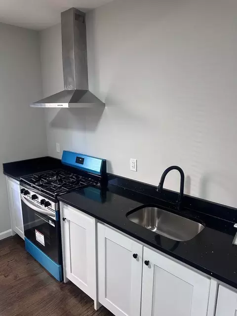 118 116- 118 Catherine St, Bridgeport, CT 06604