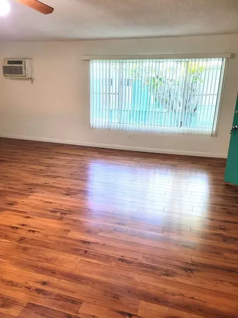 5480 Quakertown Ave, Los Angeles, CA 91364