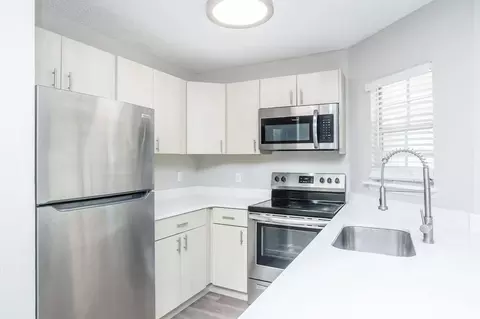 3024 N Powers Dr, Orlando, FL 32818