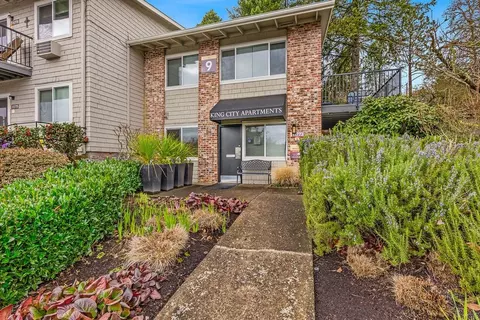 11773 SW King George Dr, King City, OR 97224
