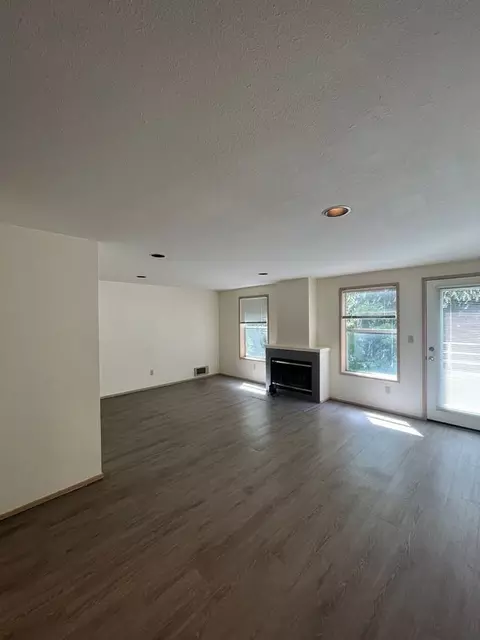 2315 W Boston St, Seattle, WA 98199