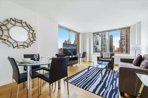 W 54th St, New York, NY 10019