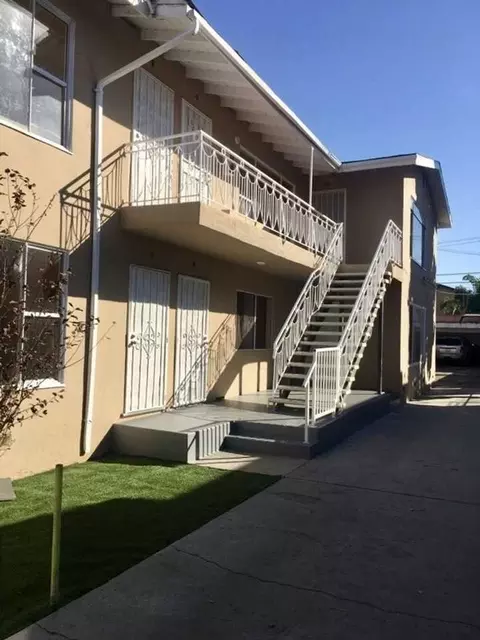 706 W 82nd St, Los Angeles, CA 90044