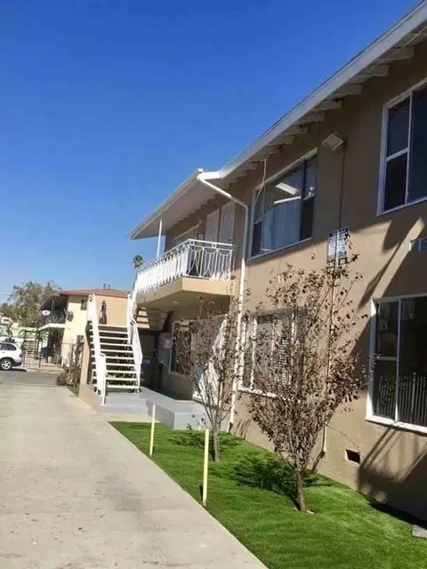 706 W 82nd St, Los Angeles, CA 90044