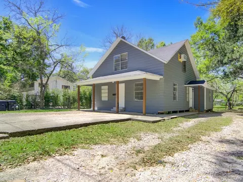 313 N Beauregard St, Alvin, TX 77511