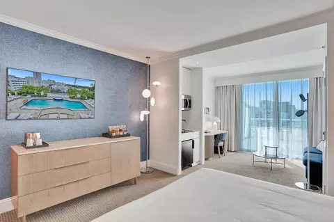 4401 Collins Ave, Miami Beach, FL 33140