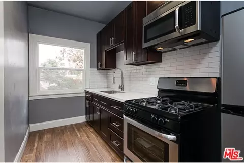 2921 Francis Ave, Los Angeles, CA 90005