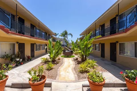 1327 Pacific Beach Dr, San Diego, CA 92109
